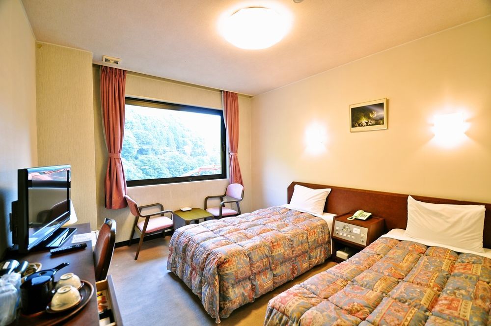 Obokekyo Mannaka Hotel Мийоши Екстериор снимка