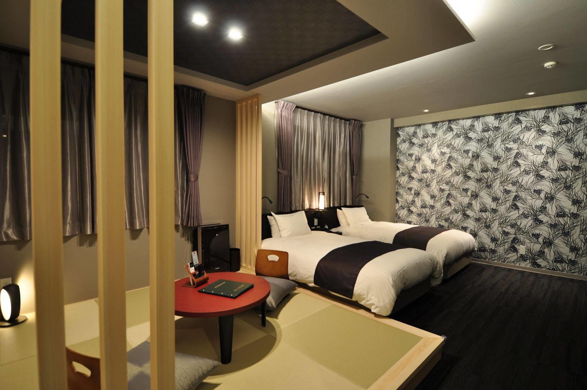 Obokekyo Mannaka Hotel Мийоши Екстериор снимка