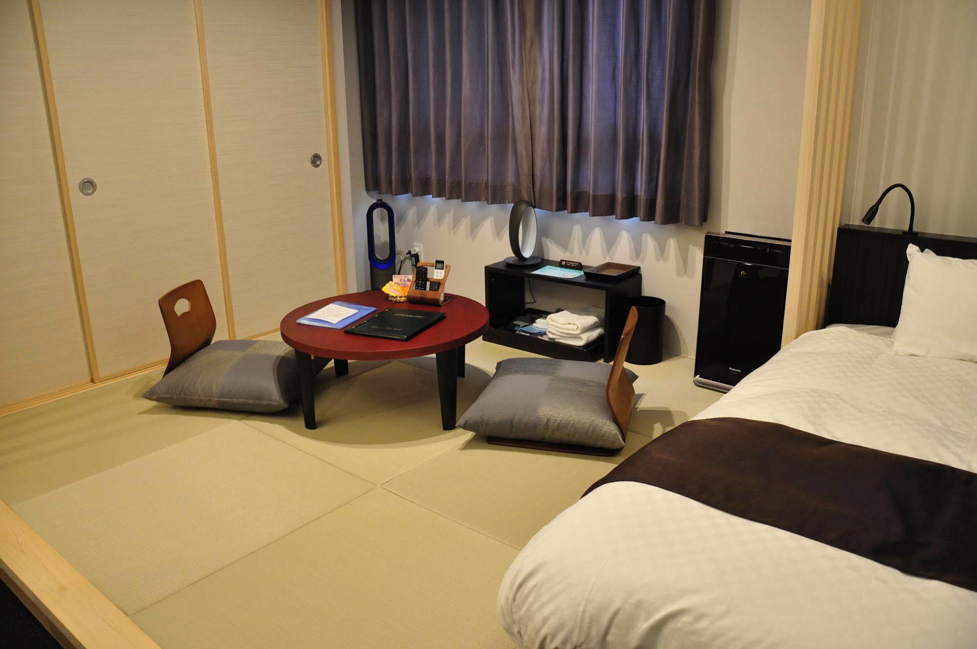 Obokekyo Mannaka Hotel Мийоши Екстериор снимка
