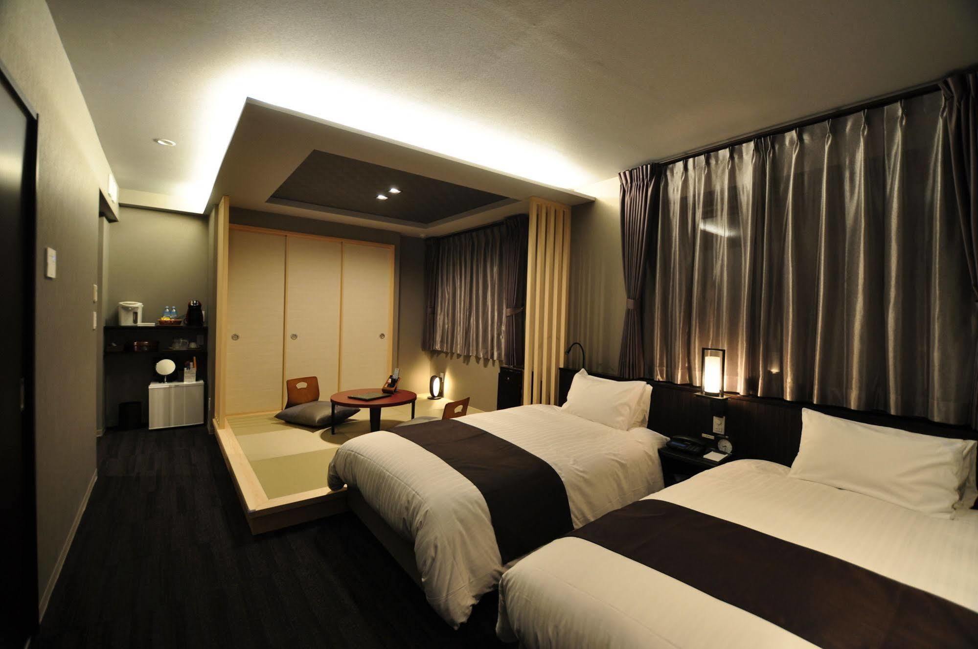 Obokekyo Mannaka Hotel Мийоши Екстериор снимка